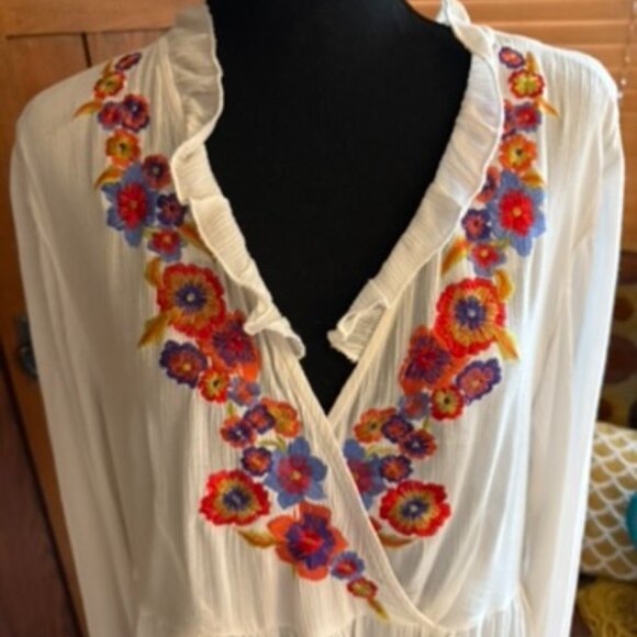 Sahalie Embroidered Wrap Tunic Blouse Size Large - Picture 3 of 7